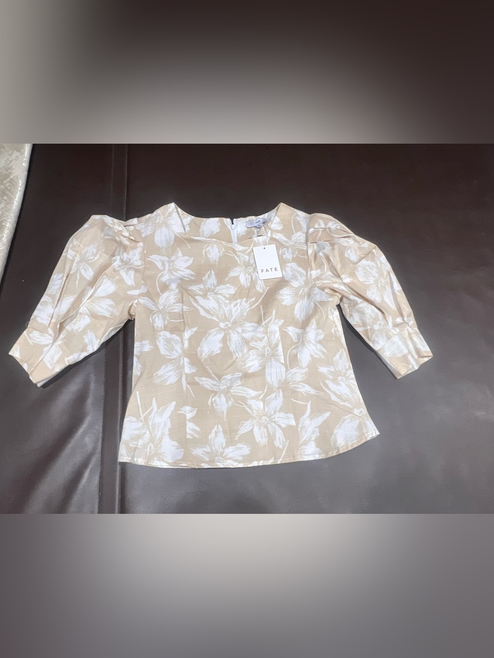FATE Women's Beige/White Floral Puff 3/4 Sleeve Round Neck Zip Blouse Sz S